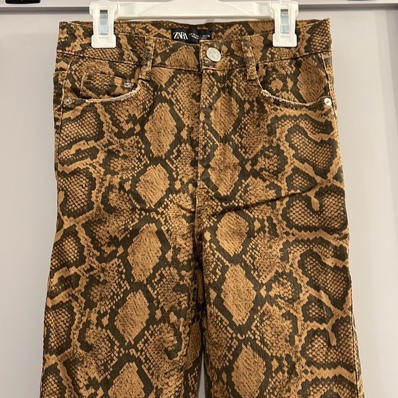 Zara Mob Wife High Rise Snakeskin Printed Jeans 4 - Picture 4 of 8